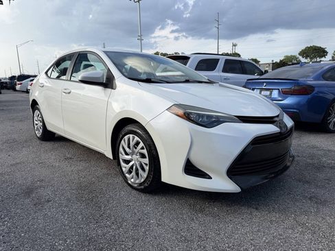 Used 2019 Toyota Corolla LE FWD image 2