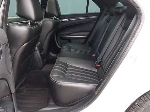 Used 2018 Chrysler 300 S w/ 300S Premium Group RWD image 8
