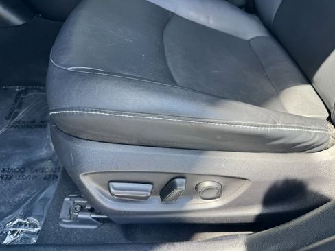 Used 2020 Toyota Prius Prime XLE image 30