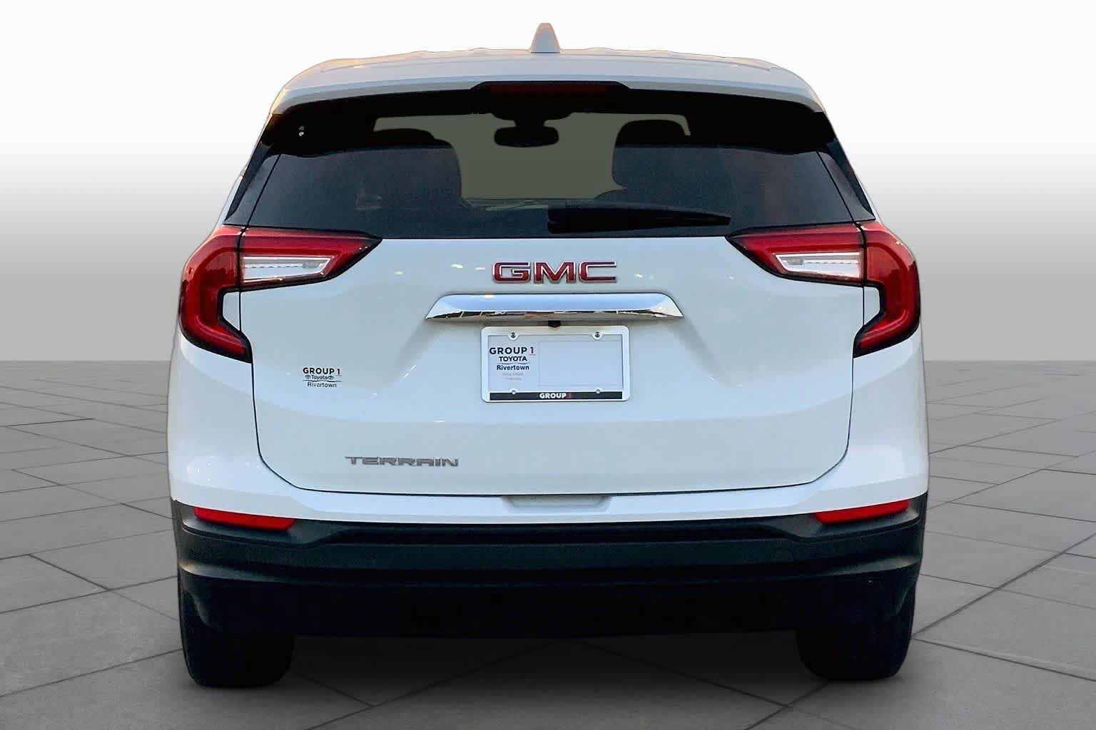 Used 2024 GMC Terrain SLE AWD/4WD image 5