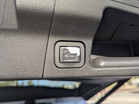 Used 2017 GMC Acadia SLE w/ Driver Alert Package I image 9