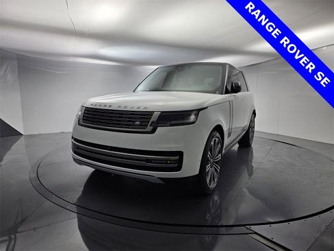 Used 2024 Land Rover Range Rover SE image 4