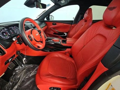 Used 2023 Aston Martin DBX image 2