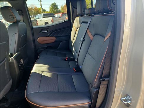 Used 2024 GMC Canyon AT4 w/ AT4 Premium Package image 17