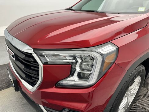 Used 2022 GMC Terrain SLE w/ Driver Convenience Package image 11