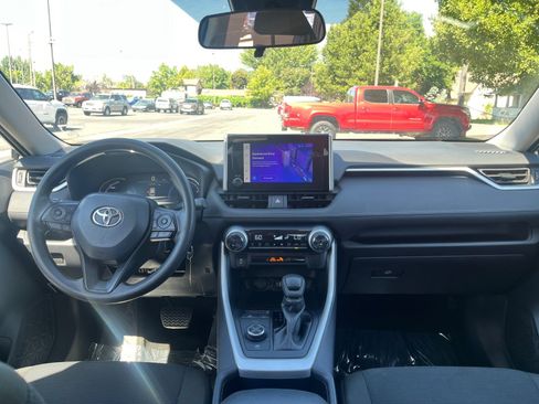 Used 2025 Toyota RAV4 LE AWD/4WD image 25