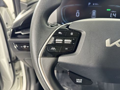 Used 2023 Kia Niro LX image 12