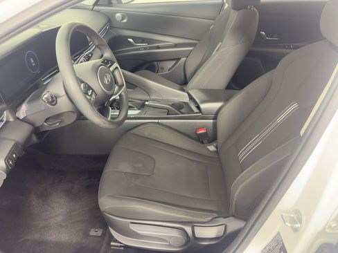 Used 2024 Hyundai Elantra SEL image 5