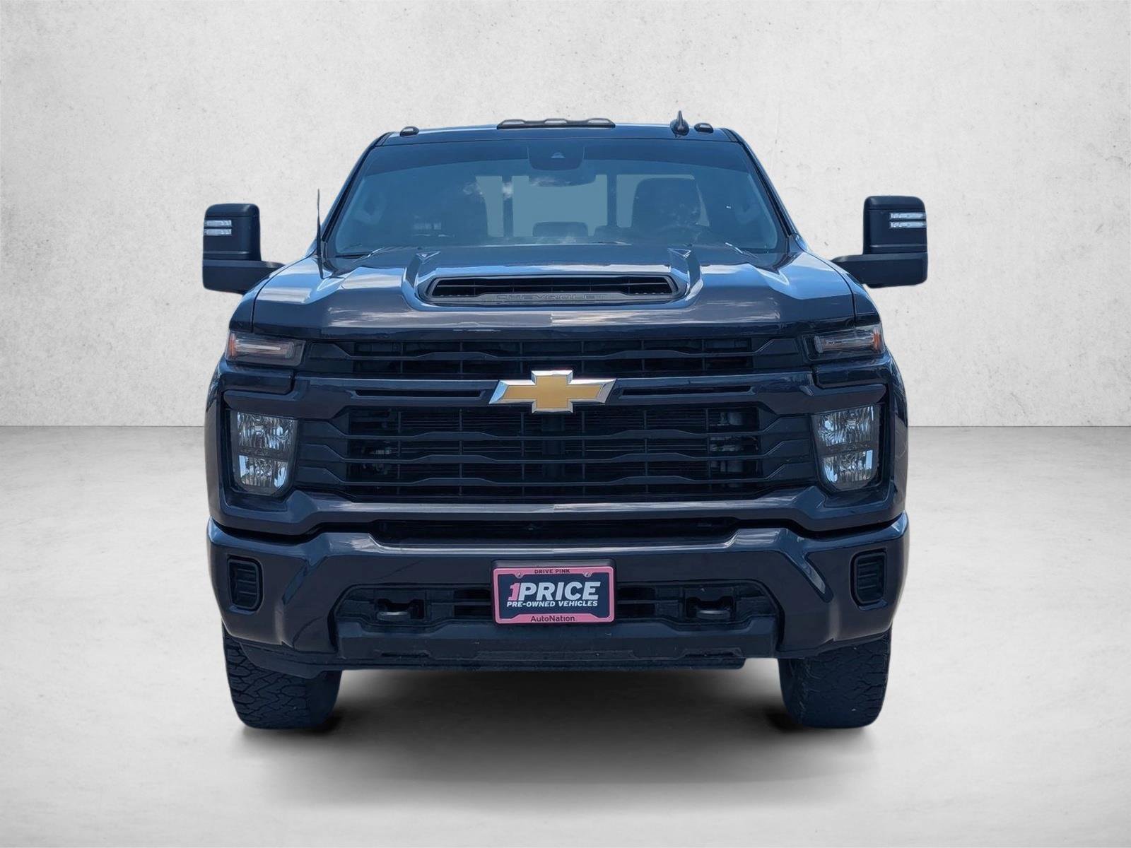 Used 2024 Chevrolet Silverado 2500 Custom w/ Custom Value Package AWD/4WD image 2