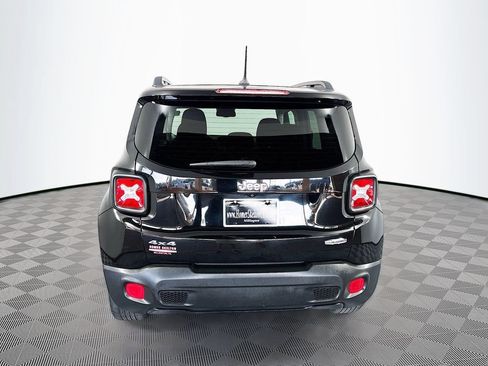Used 2016 Jeep Renegade Latitude w/ Popular Equipment Group AWD/4WD image 6