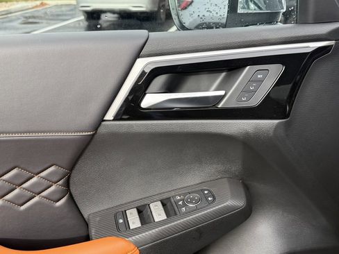 Used 2025 Mitsubishi Outlander SEL image 9