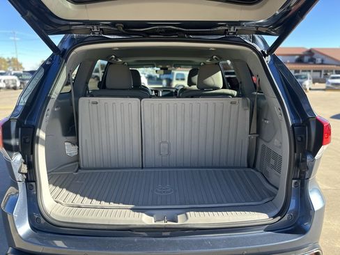 Used 2019 Toyota Highlander Limited image 11