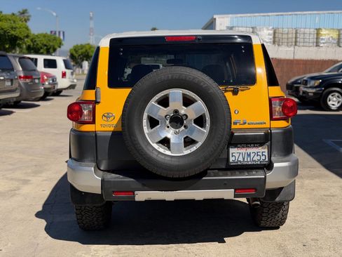 Used 2007 Toyota FJ Cruiser Base 4dr SUV (4L V6 5A) image 9