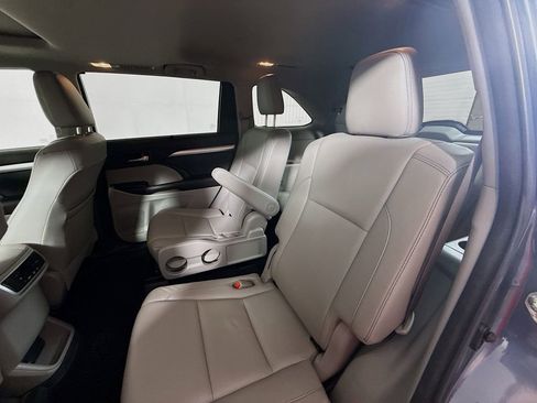 Certified 2018 Toyota Highlander XLE FWD image 25