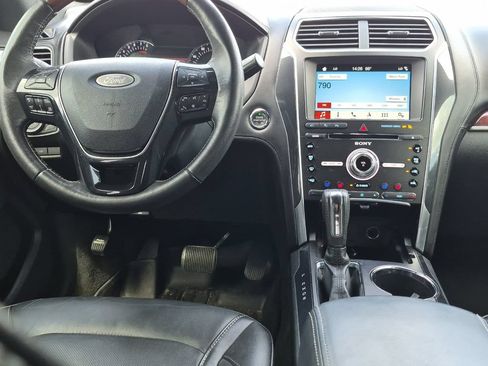 Used 2018 Ford Explorer Platinum AWD/4WD image 10