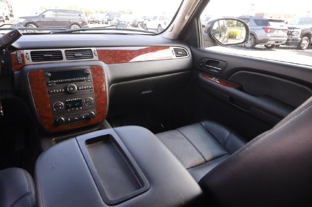 Used 2009 Chevrolet Suburban LT w/ Luxury Package RWD image 25