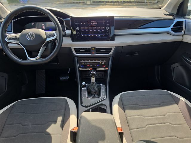 Used 2025 Volkswagen Taos SE FWD image 12