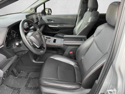 Used 2022 Toyota Sienna XSE w/ XSE Plus Package FWD image 9