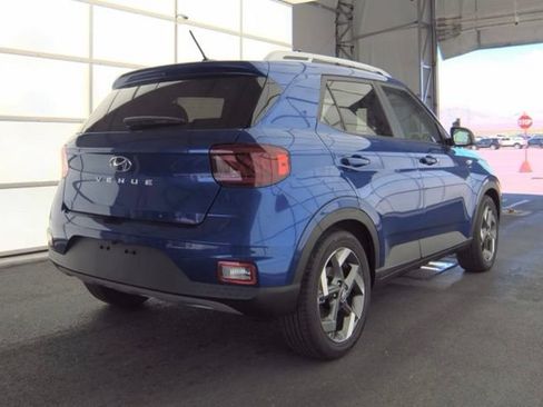 Certified 2025 Hyundai Venue Limited FWD image 5