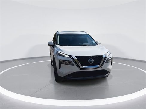 Used 2021 Nissan Rogue SL w/ Premium Package image 2