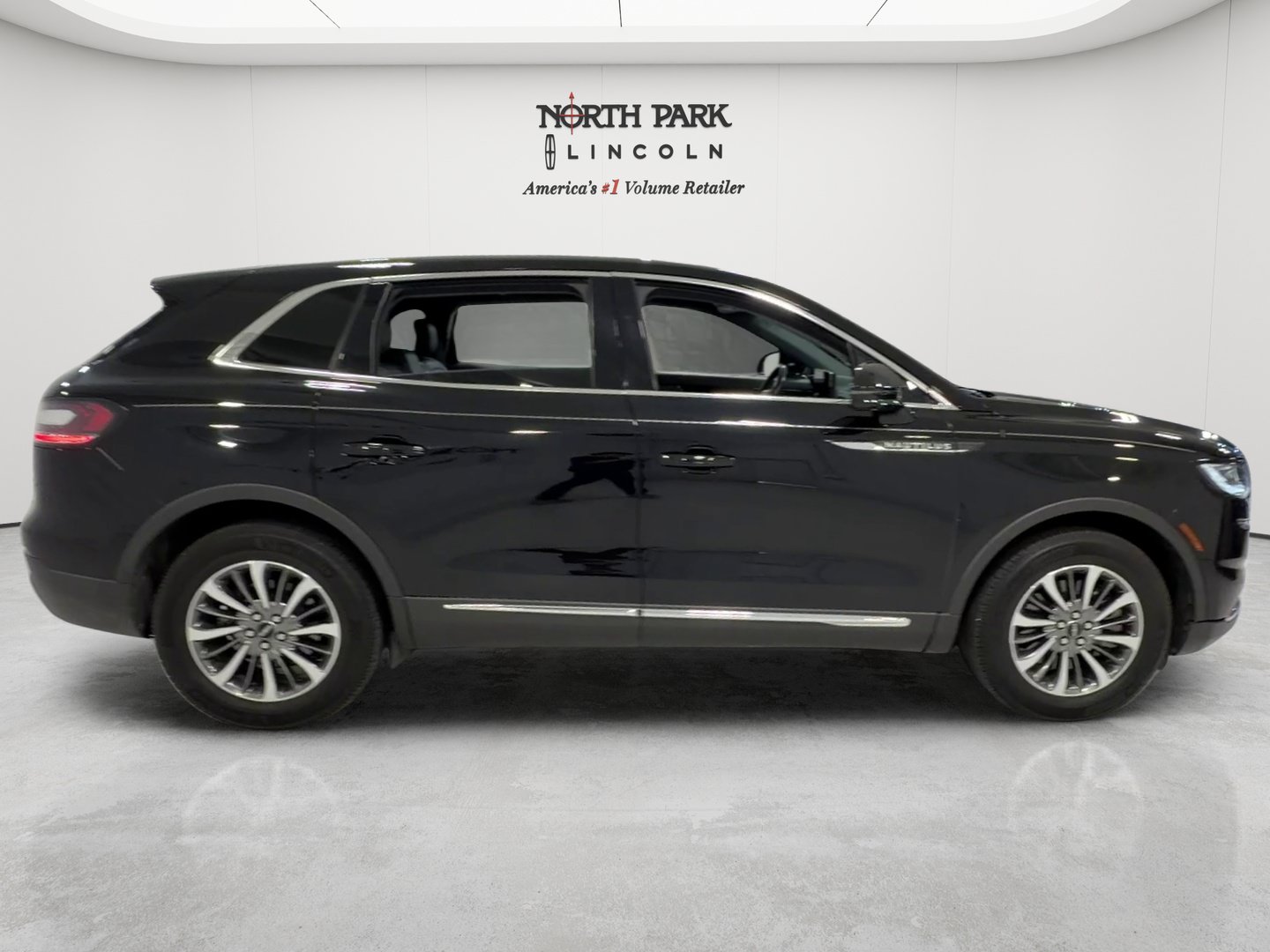 Used 2022 Lincoln Nautilus Reserve FWD image 6