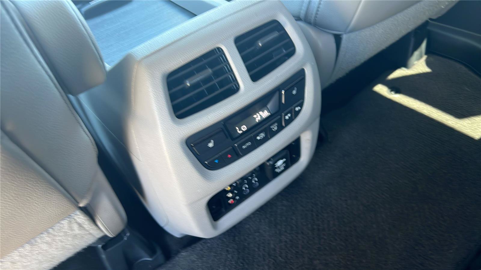 Used 2016 Honda Pilot Elite image 16