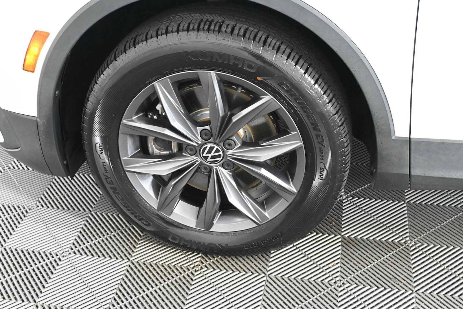 Certified 2022 Volkswagen Tiguan SE FWD image 29