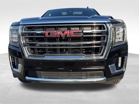 Used 2023 GMC Yukon SLT w/ SLT Premium Package image 2