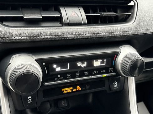 Used 2020 Toyota RAV4 LE image 15