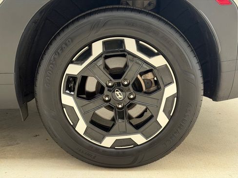 Used 2025 Hyundai Santa Fe SEL FWD image 16