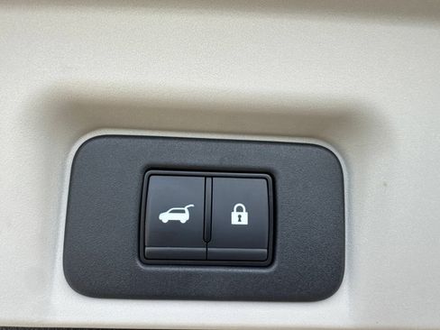 Used 2024 Nissan Ariya AWD image 13