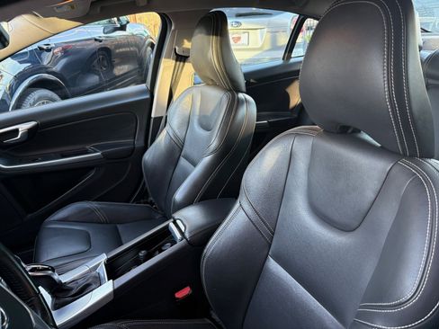Used 2018 Volvo S60 T5 Dynamic image 15