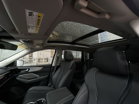 Used 2024 Acura MDX SH-AWD w/ Technology Package image 18