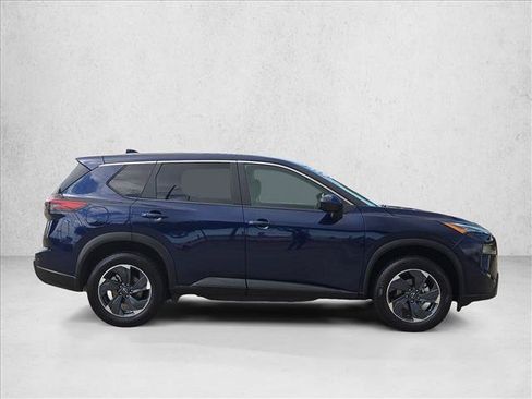 Used 2024 Nissan Rogue SV FWD image 4