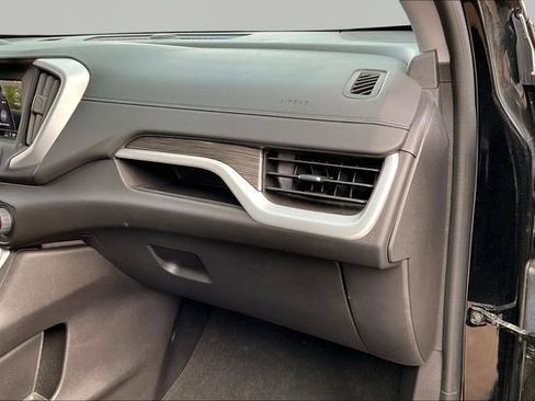 Used 2024 GMC Terrain SLE FWD image 18