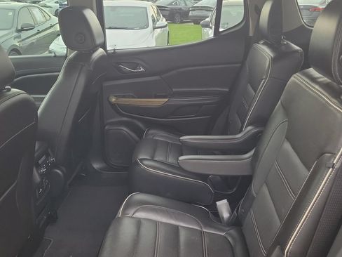 Used 2019 GMC Acadia Denali w/ Technology Package FWD image 30