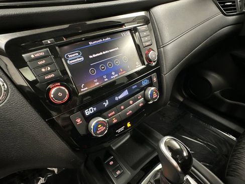 Certified 2020 Nissan Rogue SV w/ Sun & Sound Touring Package AWD/4WD image 14