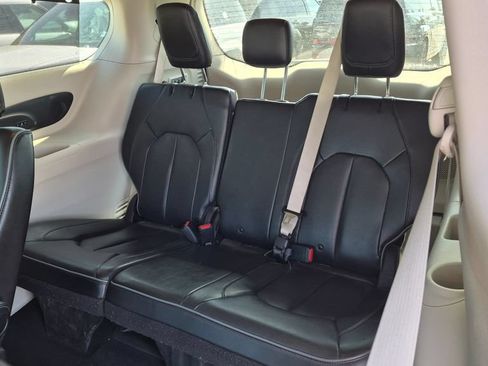 Used 2020 Chrysler Pacifica Limited FWD image 14