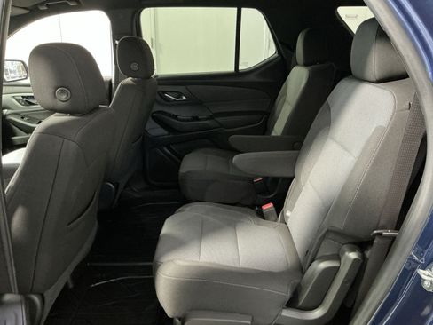 Used 2023 Chevrolet Traverse LT FWD image 24