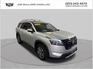 Used 2025 Nissan Pathfinder SL w/ Black Appearance Package FWD video 1