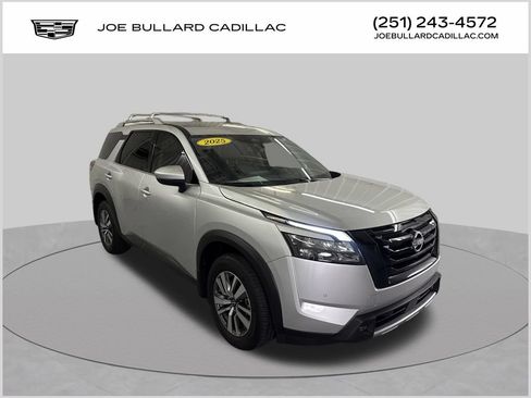 Used 2025 Nissan Pathfinder SL w/ Black Appearance Package FWD image 1