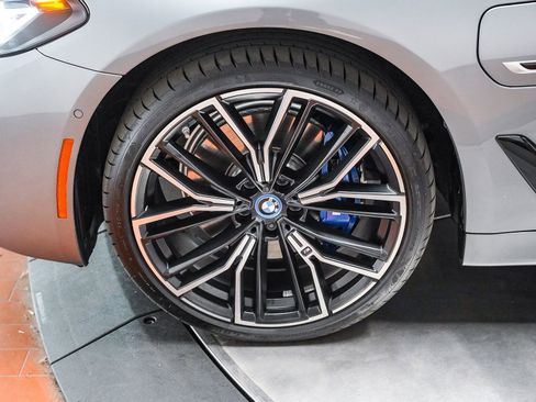 Used 2023 BMW 530e w/ M Sport Package RWD image 12
