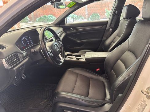 Used 2018 Honda Accord Sport image 15