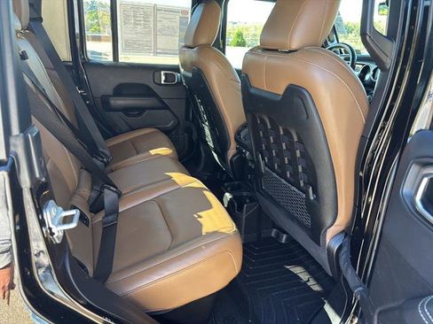 Used 2023 Jeep Gladiator Rubicon w/ Cold Weather Group image 19