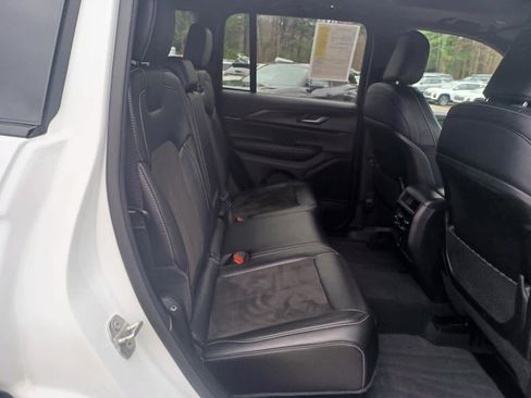 Used 2023 Jeep Grand Cherokee Altitude AWD/4WD image 20