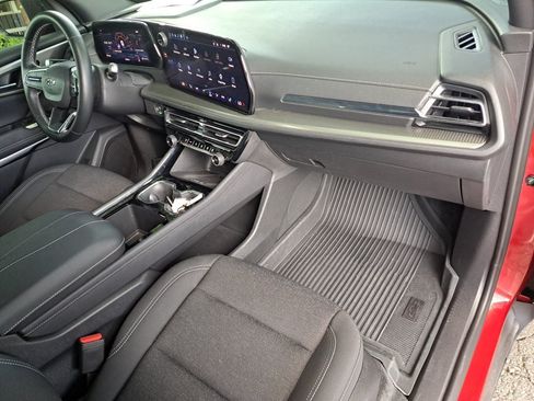 Used 2025 Chevrolet Traverse LT w/ Midnight/Sport Edition FWD image 15
