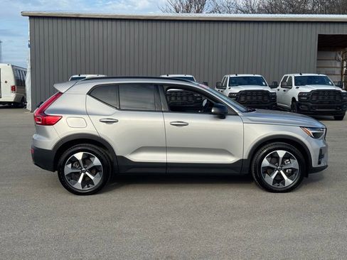 Used 2023 Volvo XC40 B5 Plus w/ Driver Assist Package AWD/4WD image 2