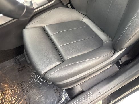 Used 2025 Mercedes-Benz GLB 250 4MATIC image 28