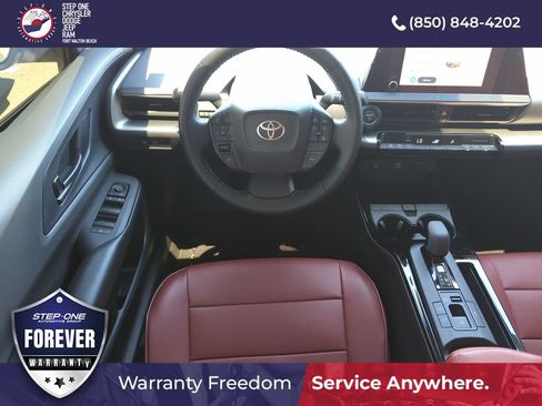 Used 2025 Toyota Prius LE FWD image 13