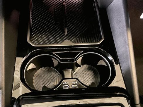 Certified 2024 BMW 530i image 34